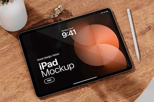 Modelagem de iPad em mesa de madeira