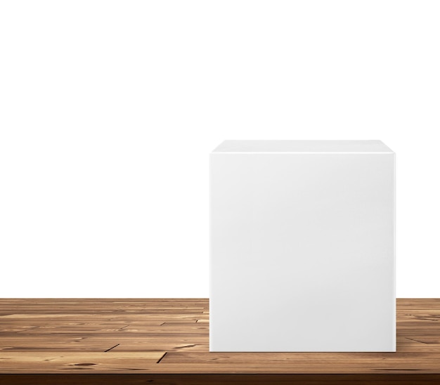 Foto modelo de caja de embalaje de producto de caja vacía en una mesa de madera de fondo blanco