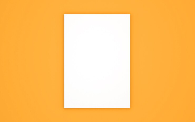 Foto modelo de capa de livro em branco isolado em amarelo