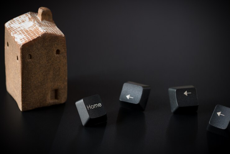 modelo de casa cerâmica marrom com casa e seta de teclado botton