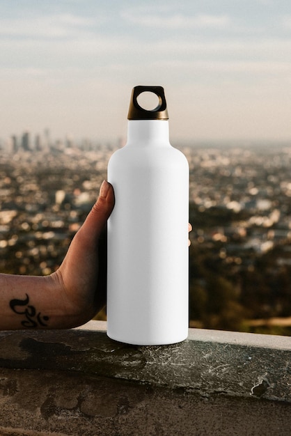 Modelo de garrafa de água png de viagem portátil de design transparente
