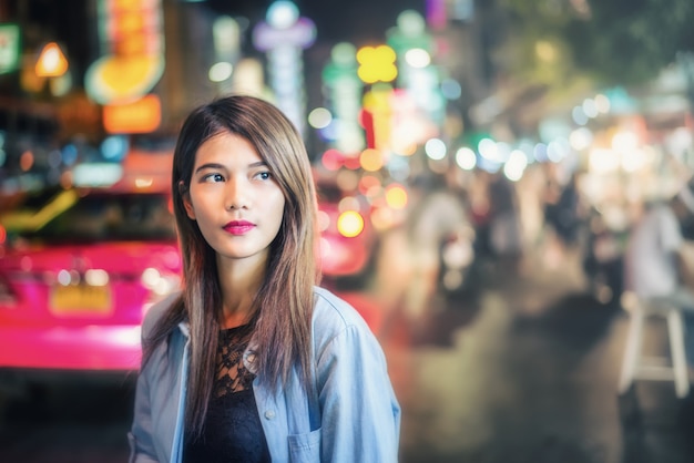 Modelo De Moda Na Rua.