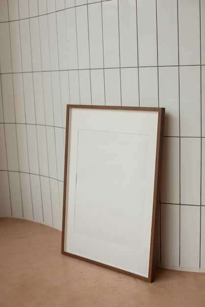 Modelo de moldura de foto de parede vazia