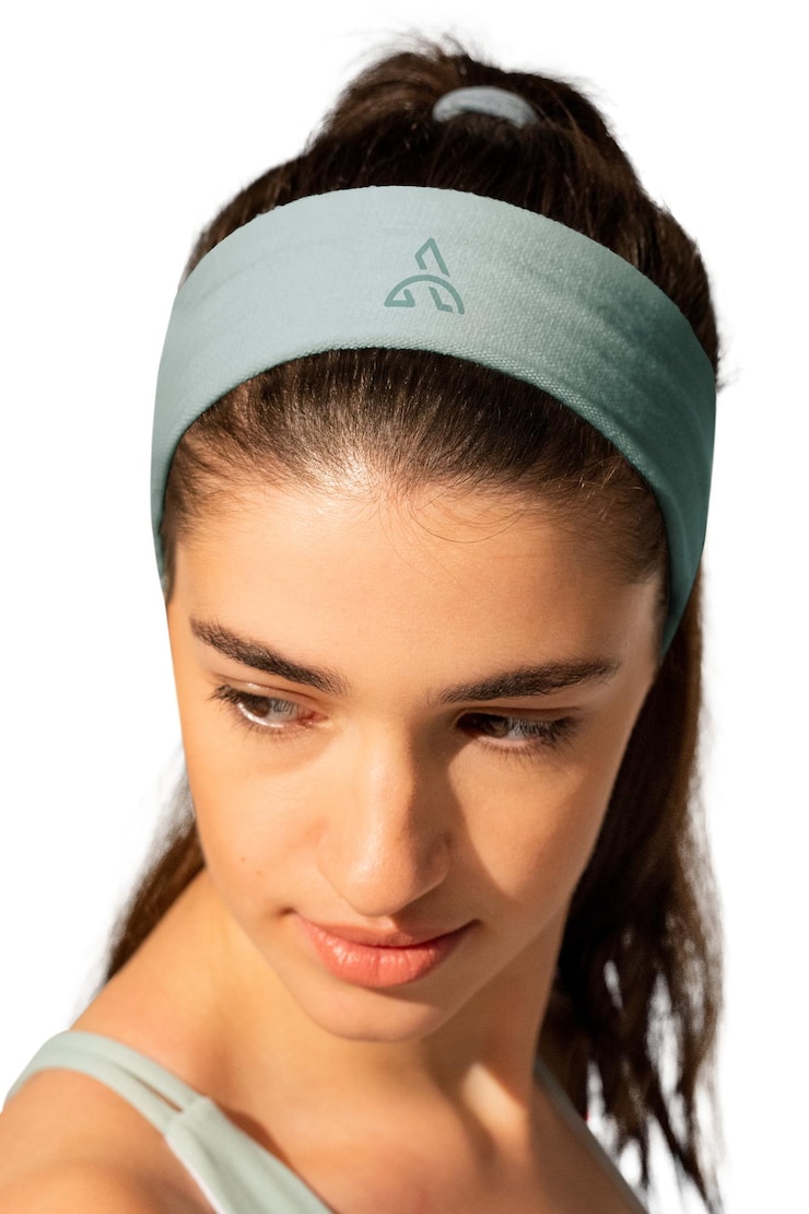 Foto modelo de mulher adolescente png usando faixa na cabeça preparando-se para se exercitar