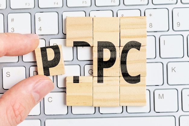 Modelo de pagamento por clique PPC para publicidade em sites.