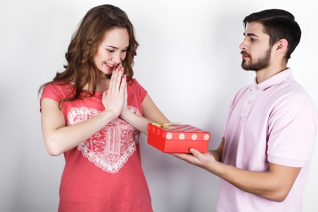 modelo de estudio de la emoción agradable celebración