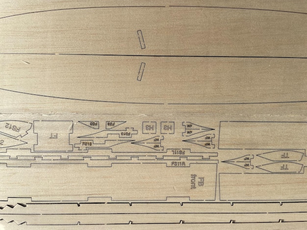 modelo de madera de un avión