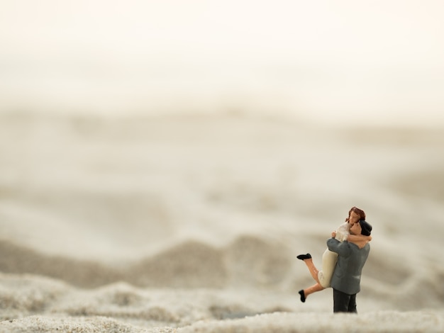 modelo de pareja amor en la playa