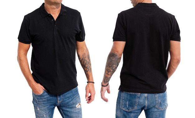 Modelo vestindo maquete de camisa polo masculina negra para seu próprio design