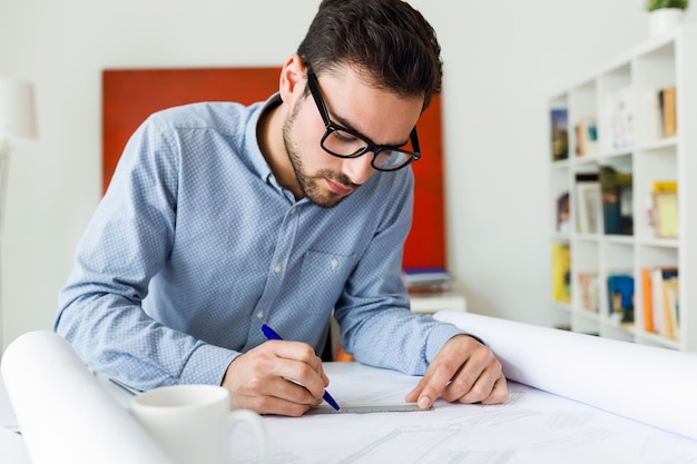 Foto modelos del gráfico de hombre a hombre