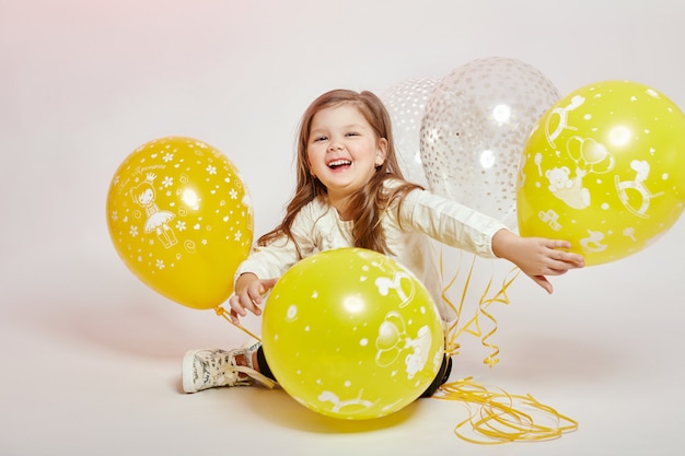 Modemädchen-Kinderfeier mit Ballonen