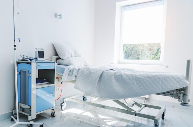 Modern und komfortabel ausgestattetes Krankenzimmer