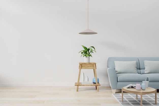 Moderna habitación interior con plantas y sofá en mesa de madera.