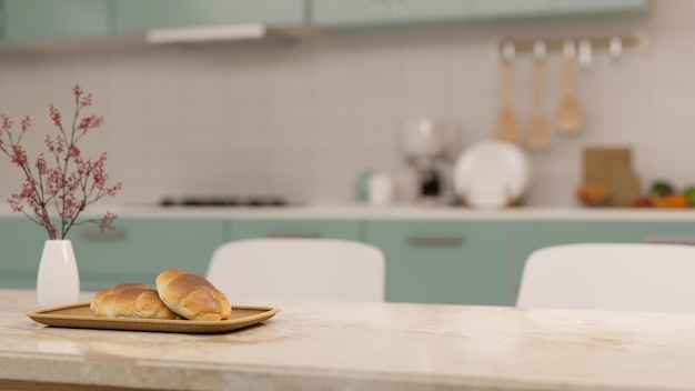 Moderna mesa de comedor de mármol con espacio para copiar sobre un espacio mínimo y borroso para cocinar en la cocina del hogar