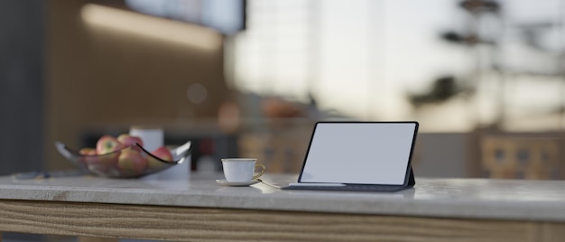 Moderna mesa de comedor de mármol o encimera de cocina con representación 3d de maqueta de pantalla blanca de tableta