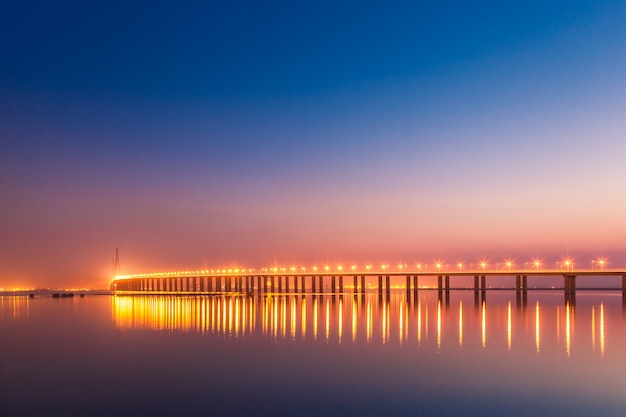 moderne Brücke den Ozean von China.