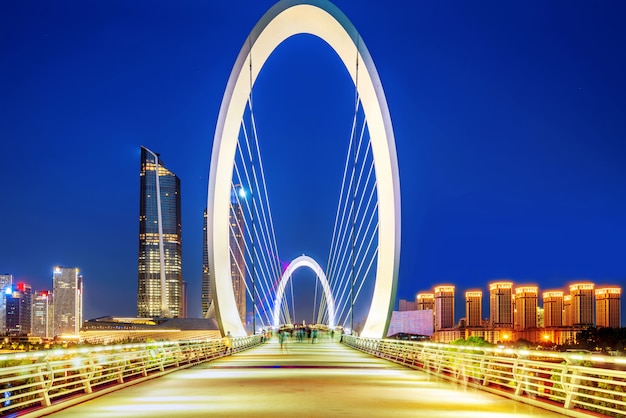 Moderne Brücke in Nanjing, China