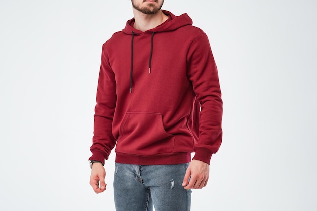 Moderne Millennial in einem Casual-Hoodie für eine Modewerbung