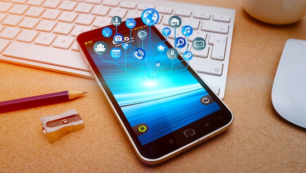 Moderner Handy mit den Ikonen, die vorbei fliegen