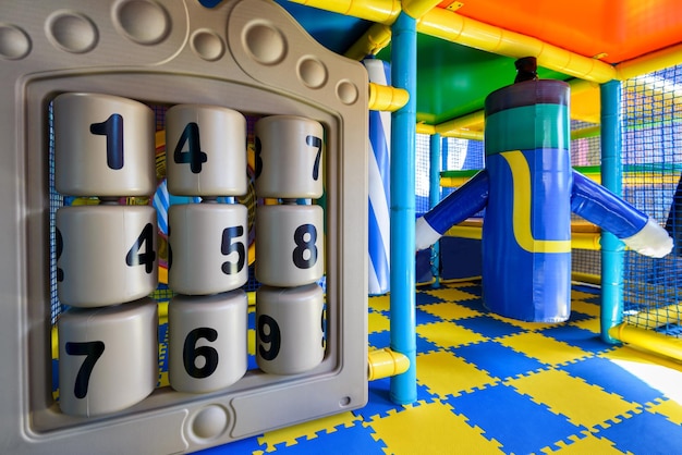 Foto moderner kinderspielplatz im innenbereich