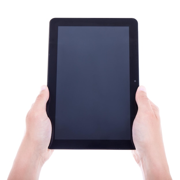 Moderner Tablet-PC mit leerem Bildschirm in männlichen Händen isoliert auf weißem Hintergrund
