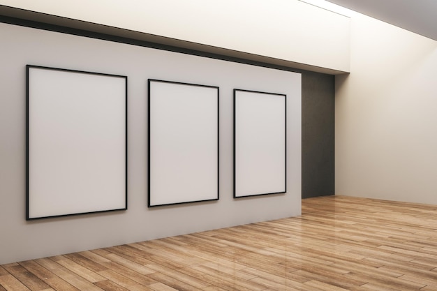Modernes Galerieinterieur mit Leinwand