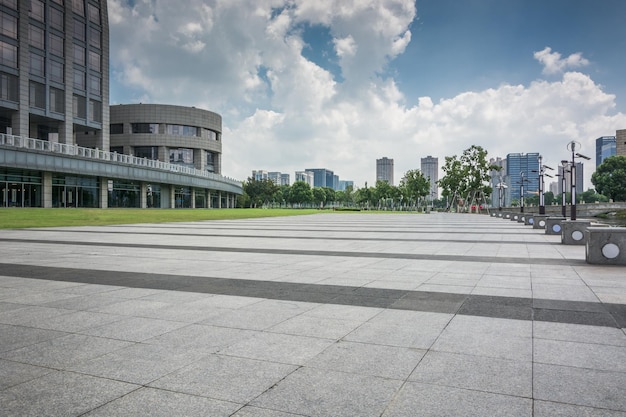 Foto modernes geschäftsgebäude tagsüber