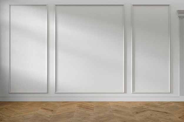 Modernes klassisches weißes leeres Interieur mit Wandpaneelen und Holzboden