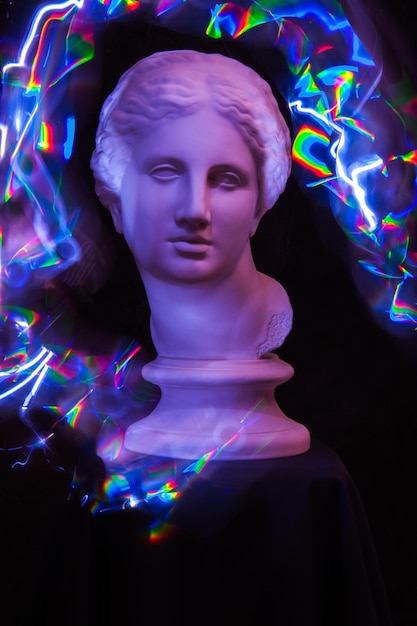 Modernes Konzeptkunstplakat mit alter Statue der Venusbüste. Collage zeitgenössischer Kunst.