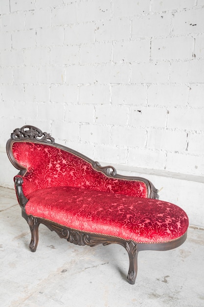 Modernes rotes Sofa