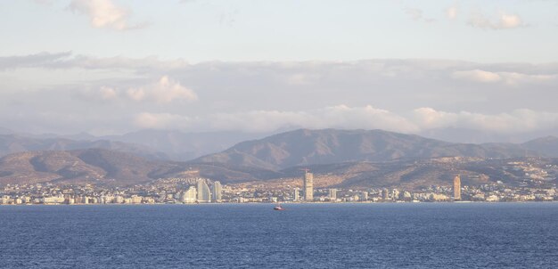 Modernes Stadtbild an der Meeresküste Limassol Zypern