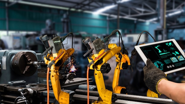 Modernização de braços robóticos inteligentes da indústria para tecnologia de fábrica inovadora