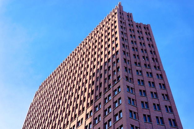 Moderno edifício europeu de apartamentos e arquitetura de edifícios de negócios no centro da cidade alemã em Berlim da Alemanha na Europa.