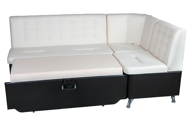 Foto moderno sofá cama convertible en esquina de cuero de color marrón y blanco, aislado sobre fondo blanco, incluye trazado de recorte.