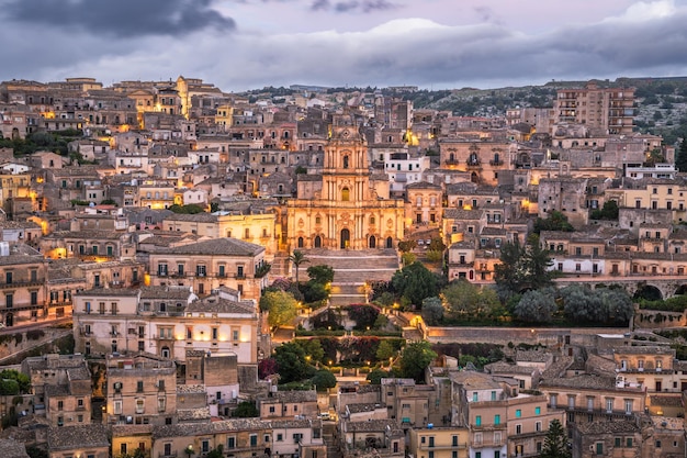 Modica Sicilia Italia con la Catedral de San Giorgio