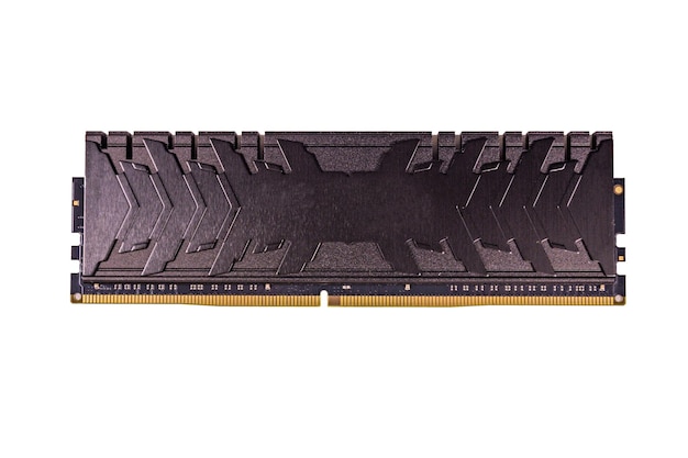 Módulo DDR4 moderno isolado em um fundo branco