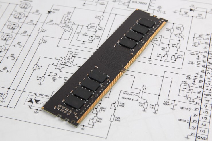 Foto módulo de memoria dimm tipo ddr4 en dibujos electrónicos de papel