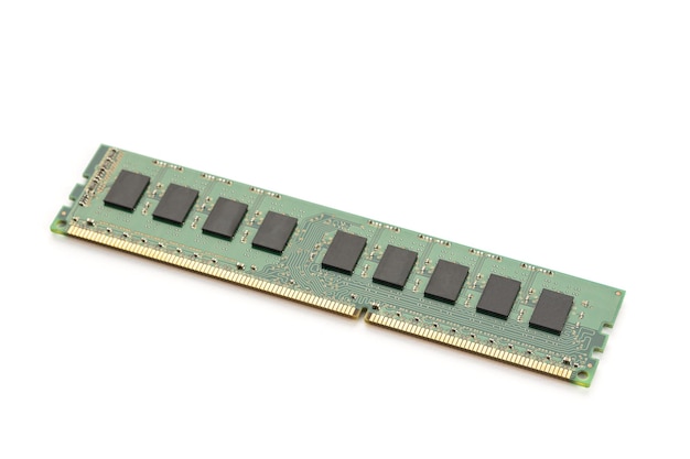 Foto módulo de memoria ram aislado en fondo blanco hardware de computadora