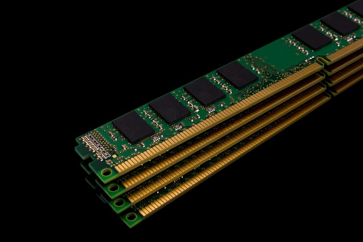 Foto módulos de ram de memoria de acceso aleatorio de computadora de colección electrónica en el fondo negro