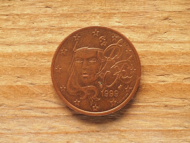 Moeda de 5 centavos mostrando o retrato da moeda marianne da frança e
