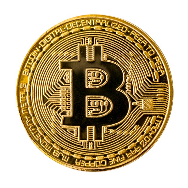 Moeda de bit Bitcoin física Moeda digital Criptomoeda Moeda de ouro com símbolo de bitcoin isolado em fundo branco fotografia de estúdio