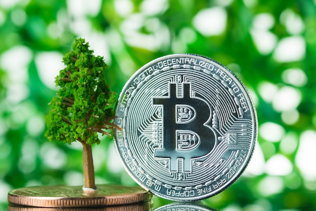 Moeda digital Bitcoin sobre fundo verde