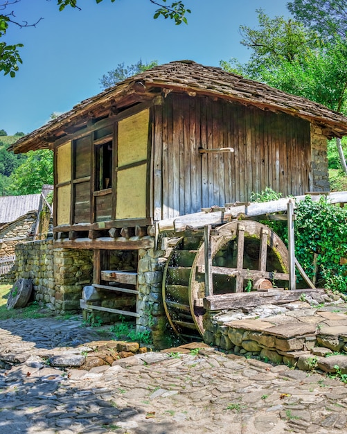 Moinho de água na vila de Etar, Bulgária