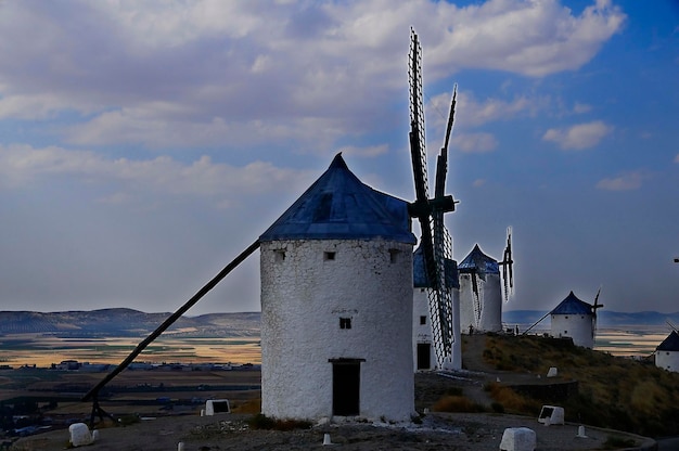 Moinhos de vento em belmonte, cuenca, espanha fotomural • fotomurais  destino de viagem, lugar famoso, medieval