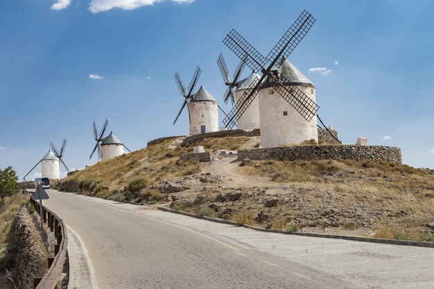 Foto moinhos de vento em consuegra castelala mancha espanha quixote cervantes