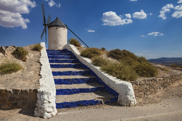 Foto moinhos de vento em consuegra castelala mancha espanha quixote cervantes