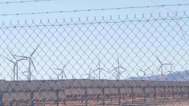 Moinhos de vento no parque eólico geradores de energia do moinho de vento deserto eólico eua