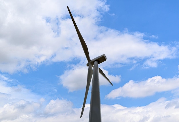 Moinhos de vento para produzir energia elétrica. Parque eólico de energia renovável, província de Barcelona.