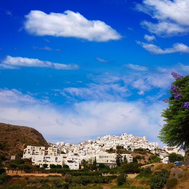 Mojacar em Almeria horizonte da aldeia em Espanha