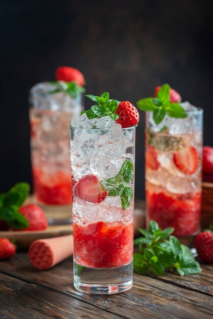 Mojito cocktail com morango